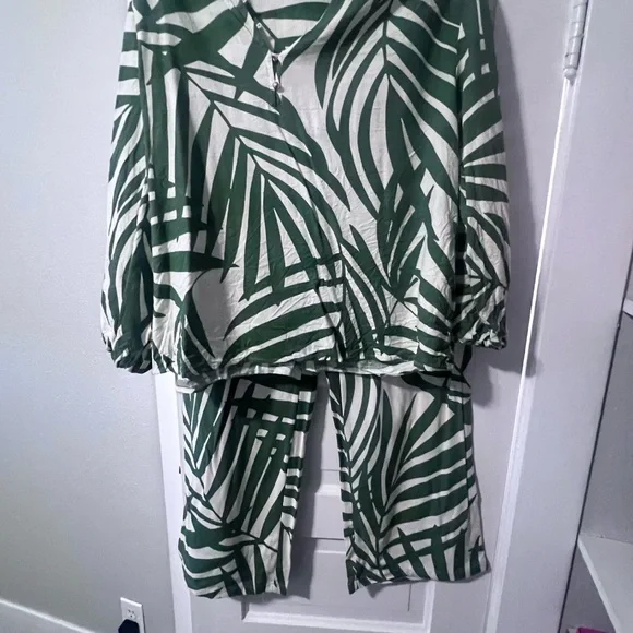 Gemma + Jane palm print pants and top - Picture 4 of 9